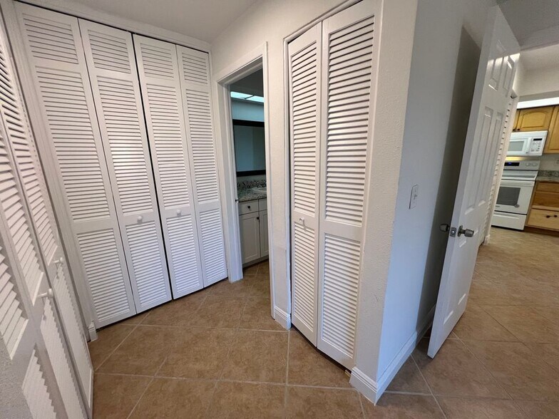 Building Photo - 710 Bayou Ave