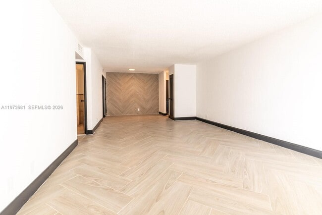 Building Photo - 9225 Collins Ave