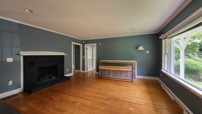 Building Photo - 32 S Main St