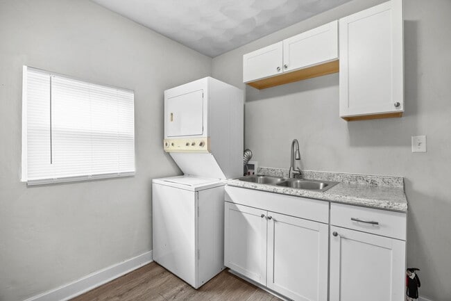 Building Photo - Charming 2-Bedroom Duplex in Norvella Heights