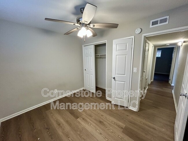 Building Photo - 2506 Redbud Ln