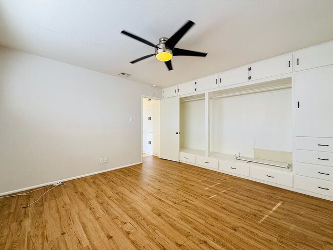 Building Photo - Classic McNeil Estates Ranch-style home-ALL UTILITIES, POOL AND LANDSCAPING INCLUDED WITH RENT!