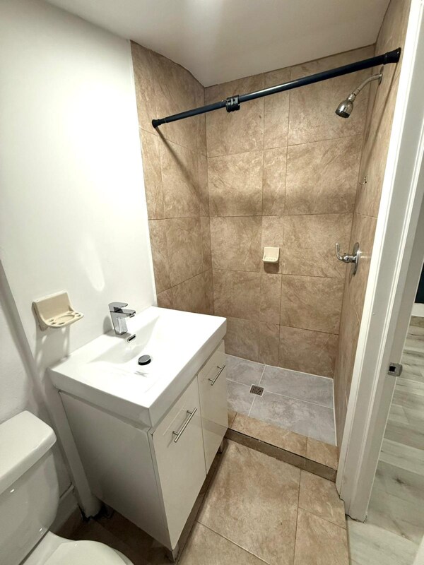 Building Photo - 1150 W 28th St