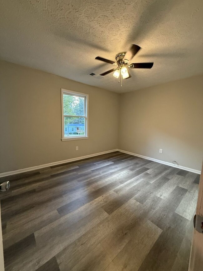 Building Photo - Newly Renovated three bedroom two bath home