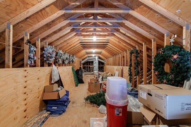 Building Photo - 390 Alpine Dr