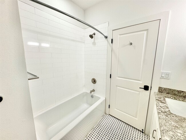 Building Photo - 2102 Mechanic St