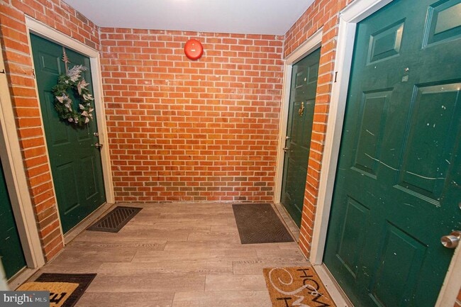 Building Photo - 804 College Ln