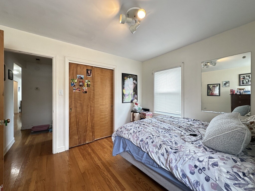 Building Photo - 2707 W Berwyn Ave