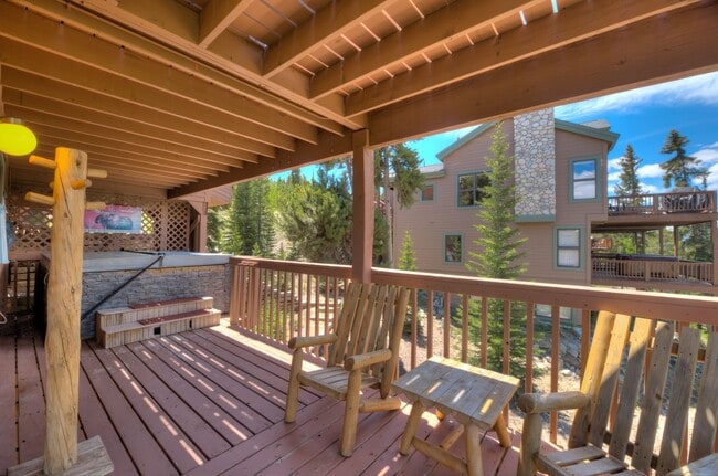 Building Photo - Beautiful home near bus route Breckenridge! 5 bedrooms and VIEWS!  Flexible Lease Terms