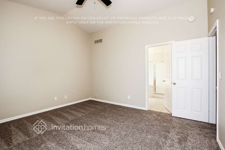Building Photo - 11230 N 81st Ave