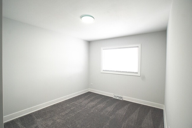 Building Photo - 1034 Forest Ln
