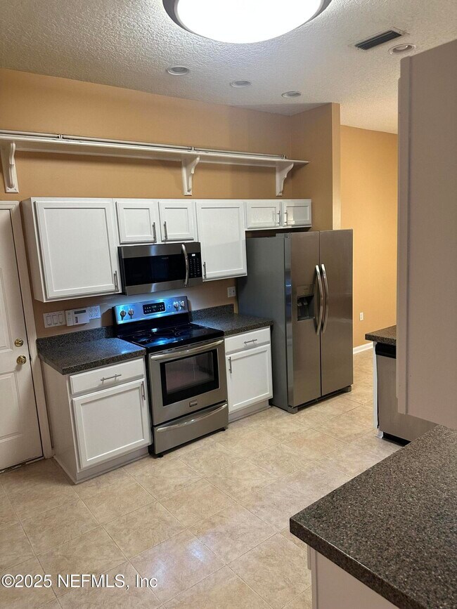 Building Photo - 5480 Cutwater Ln S