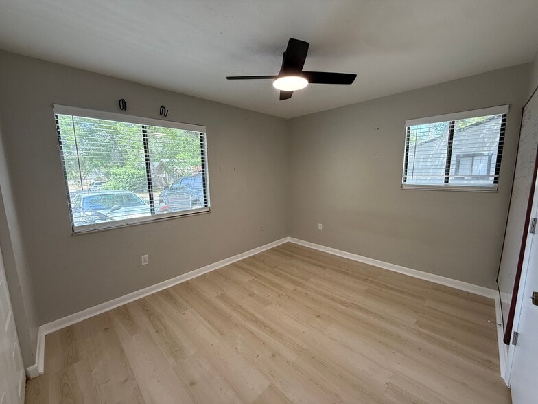 Building Photo - 3811 SW 28th Terrace