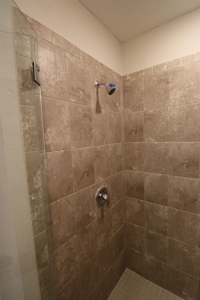 Building Photo - 42 Huesca Ct