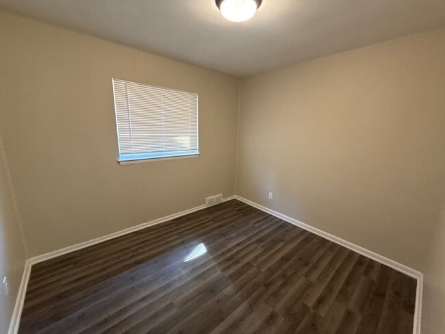 Building Photo - Fully Renovated 3-Bedroom Home – Move-In R...