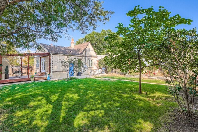 Building Photo - LOCATION LOCATION!! Updated 1925 Tudor-sty...