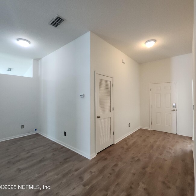 Building Photo - 15307 Bareback Dr