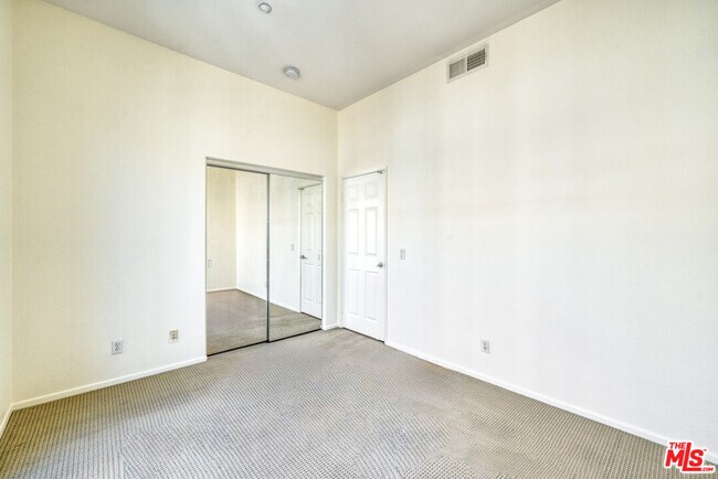 Building Photo - 1133 Jewett Dr