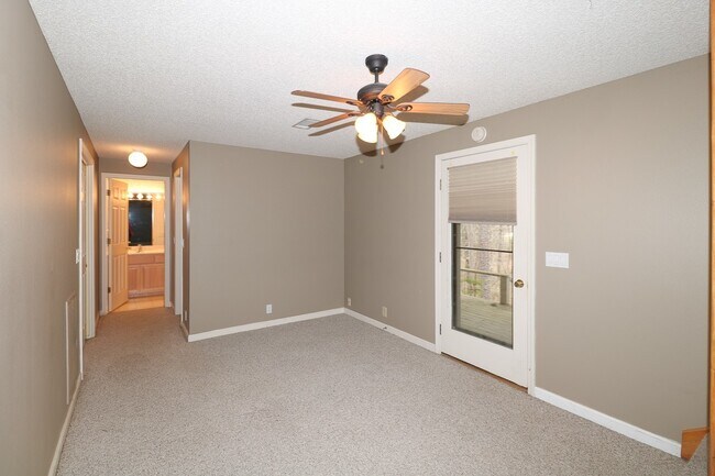 Building Photo - Beautiful 4 Bedroom, 3 Bath home. It has a 2 car garage plus a 1 car carport.  Stay warm in the w...