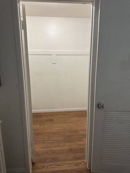 Building Photo - 503 S Vicki Ln