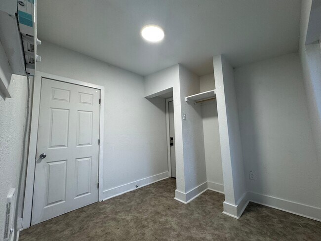 Building Photo - 542 N Scott St