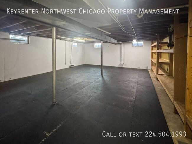 Building Photo - 5411 W Lake Shore Dr