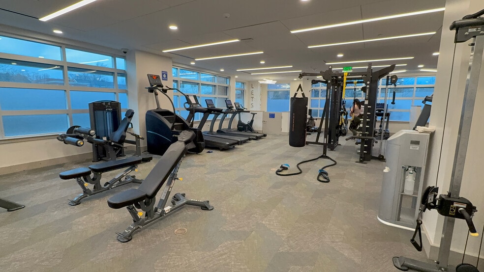 Building Photo - 122 Independence Dr