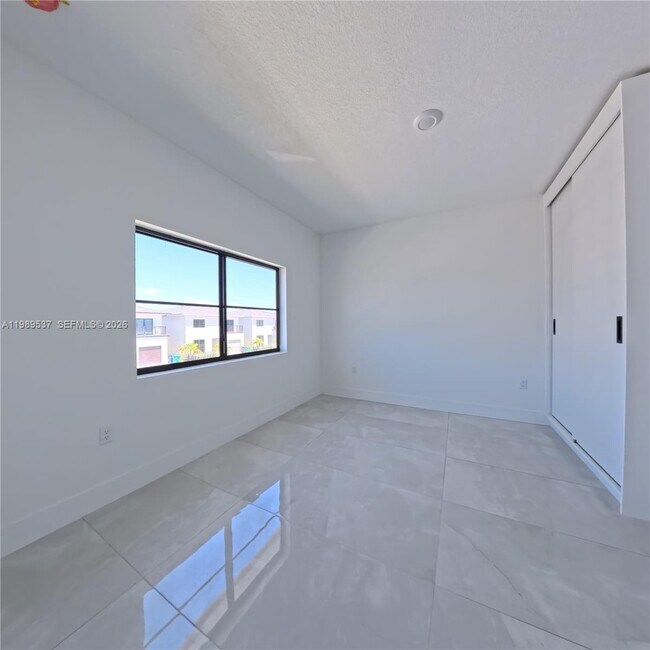 Building Photo - 1374 NW 1st St