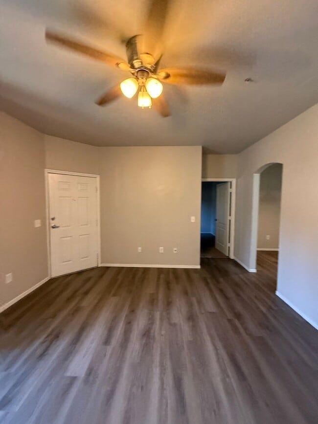 Building Photo - Cute 2 bedroom, 2 bath condo