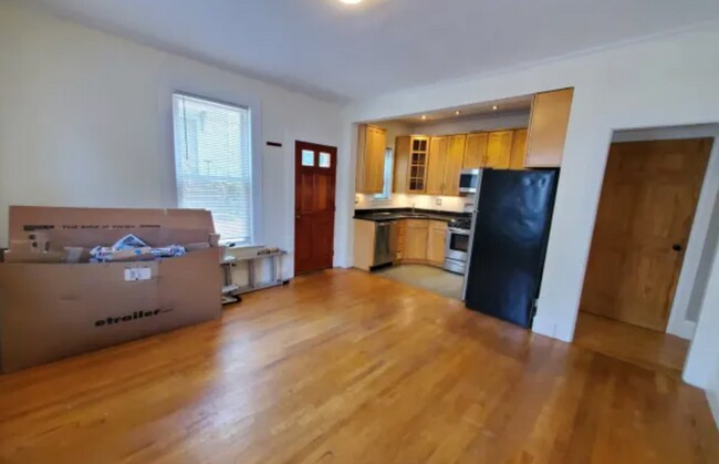 Building Photo - 9/1 No Fee! 4BR/1.5BA townhouse style unit in Brighton Ctr!