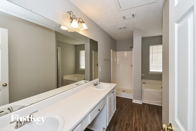 Building Photo - 4524 Swan Trce
