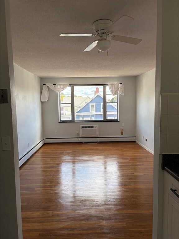 Building Photo - 685 Moody St