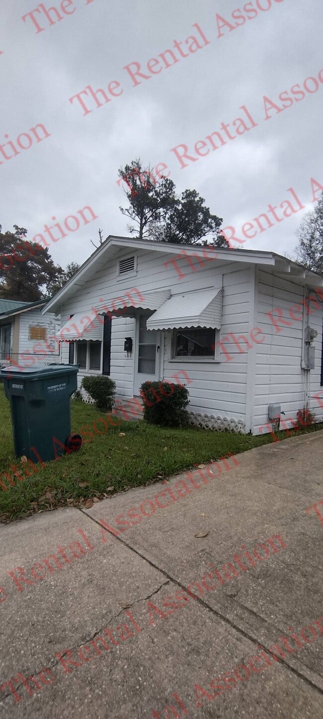 Building Photo - 204 Magnolia St