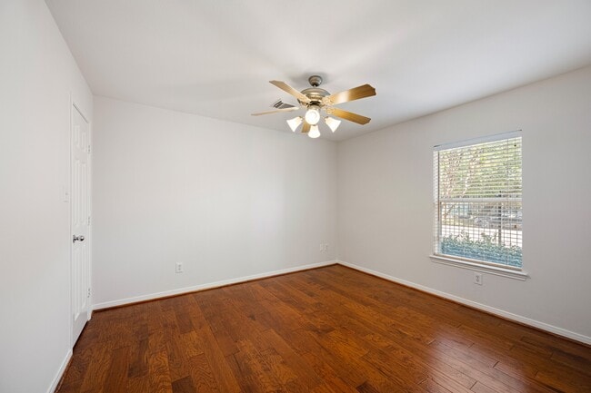 Building Photo - 1727 Hadley St