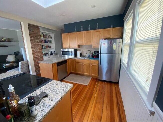 Building Photo - 64 Percival St