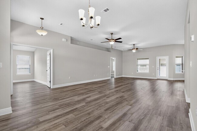 Building Photo - 5823 Crestlake Dr