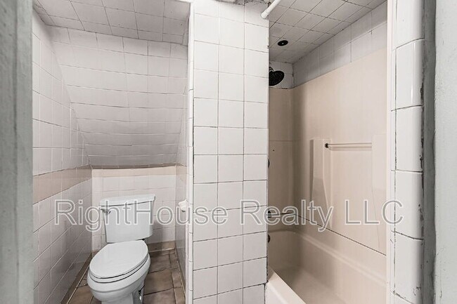 Building Photo - 113 S Grove St