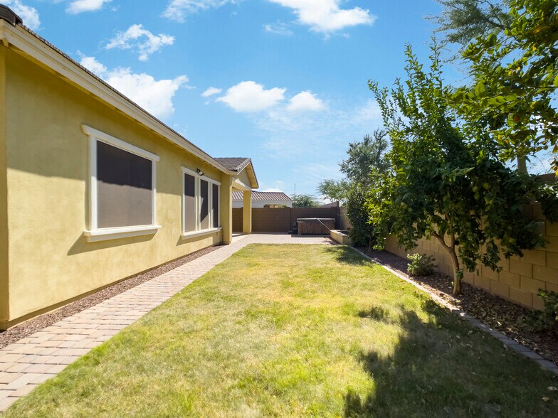 Building Photo - 5132 S Centric Way