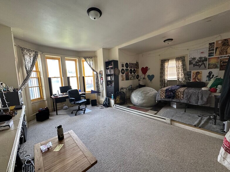 Building Photo - 4047 Spruce St