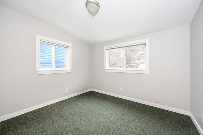 Building Photo - 703 10th St