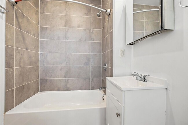 Building Photo - 2BR/3BA House | Kensington
