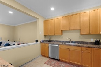 Building Photo - 84 Autumn Ridge Rd