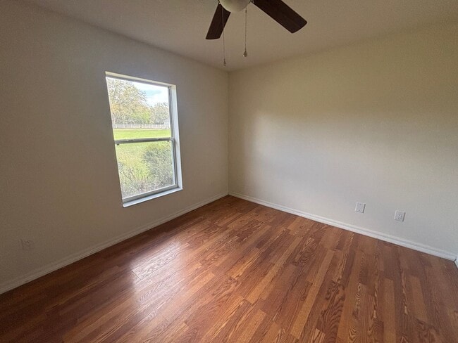 Building Photo - 3/3 Newly renovated on 3+ acres