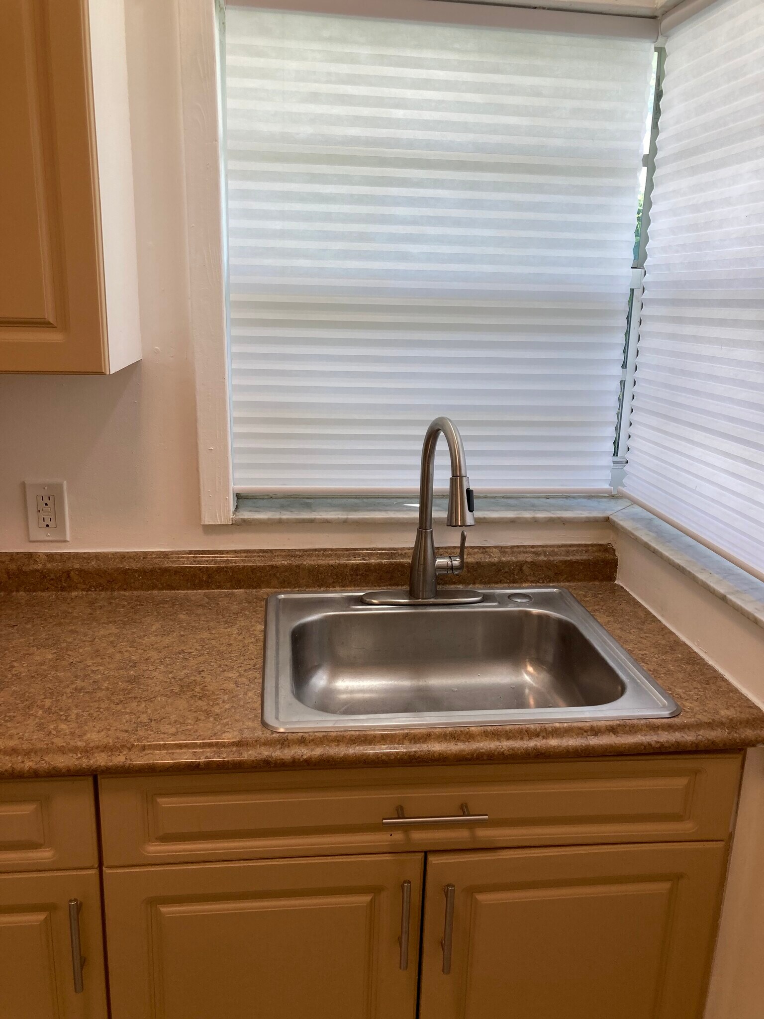 Building Photo - 2101 Bay Dr