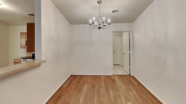 Building Photo - 3 Bedroom 2 Bath with 2 Car Garage - Moore...