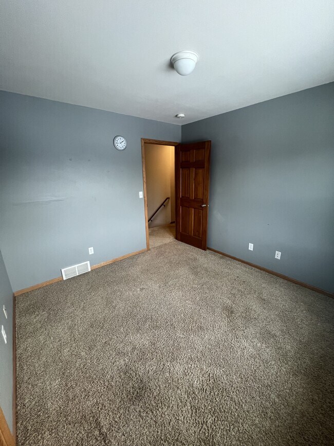 Building Photo - N6188 Shadybrook Ln