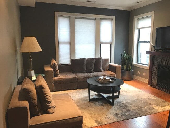 Building Photo - 2430 N Geneva Terrace