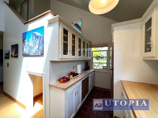 Building Photo - Beautiful, custom finished home in Aptos, ...