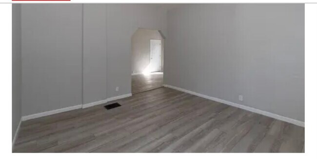 Building Photo - 1033 N Belmont Ave