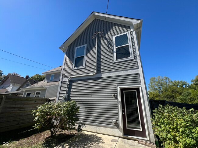Building Photo - 4077 Rookwood Ave